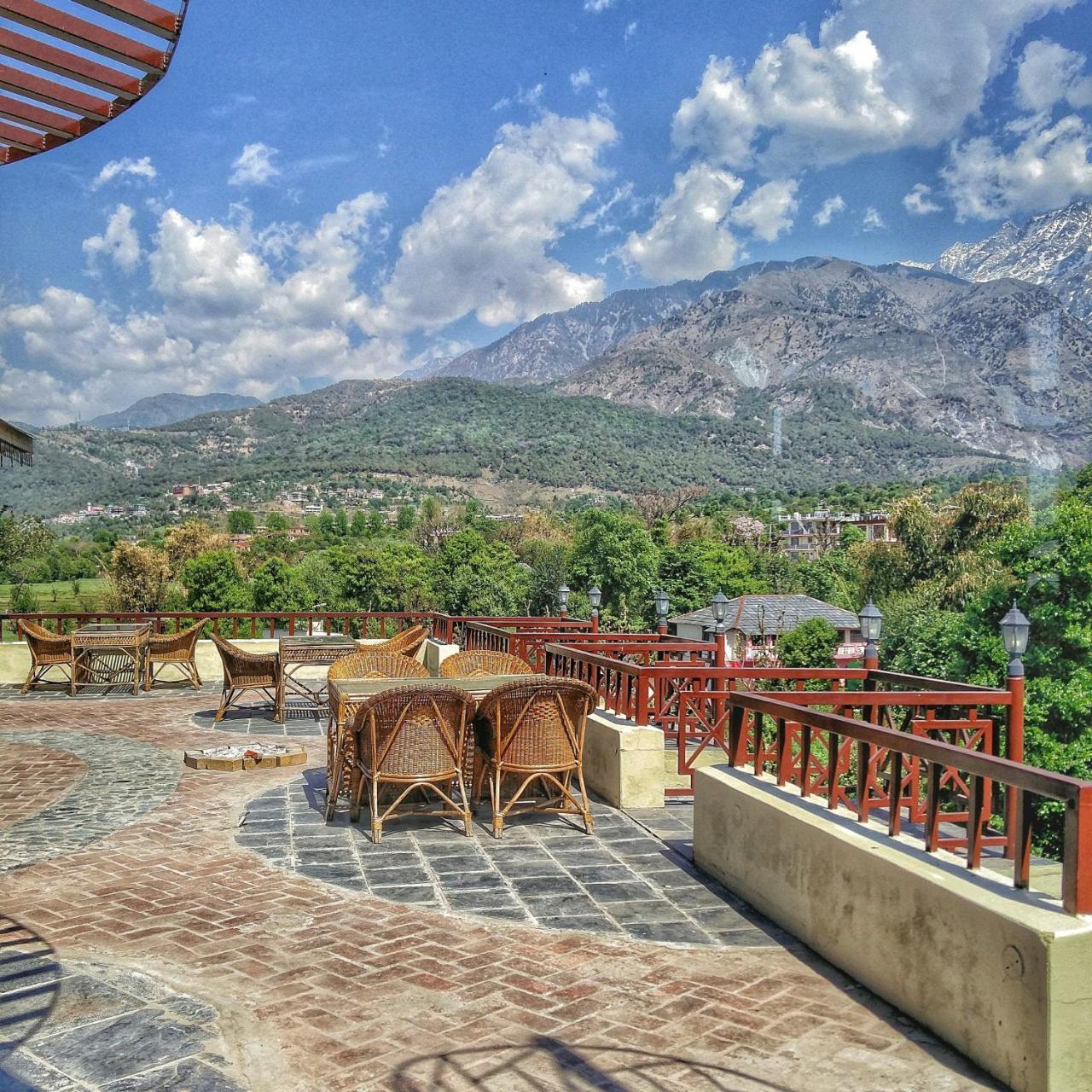 Blossoms Village Resort دارامشالا المظهر الخارجي الصورة